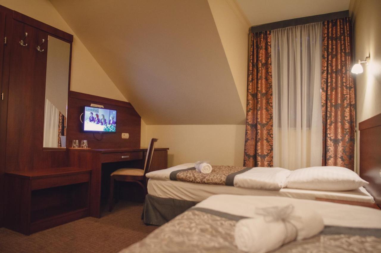 Nad Borkiem Hotel Kosarzyn  Ngoại thất bức ảnh