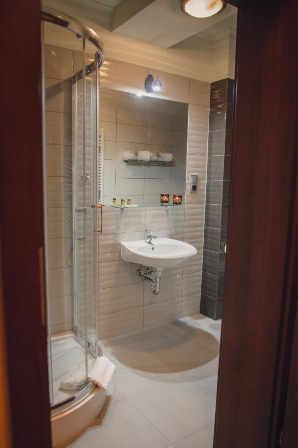 Nad Borkiem Hotel Kosarzyn  Ngoại thất bức ảnh