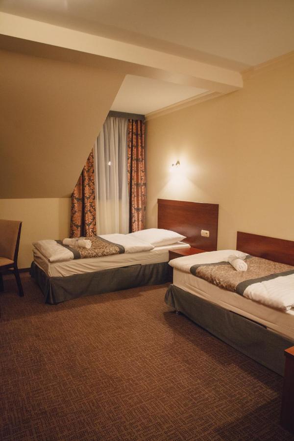 Nad Borkiem Hotel Kosarzyn  Ngoại thất bức ảnh