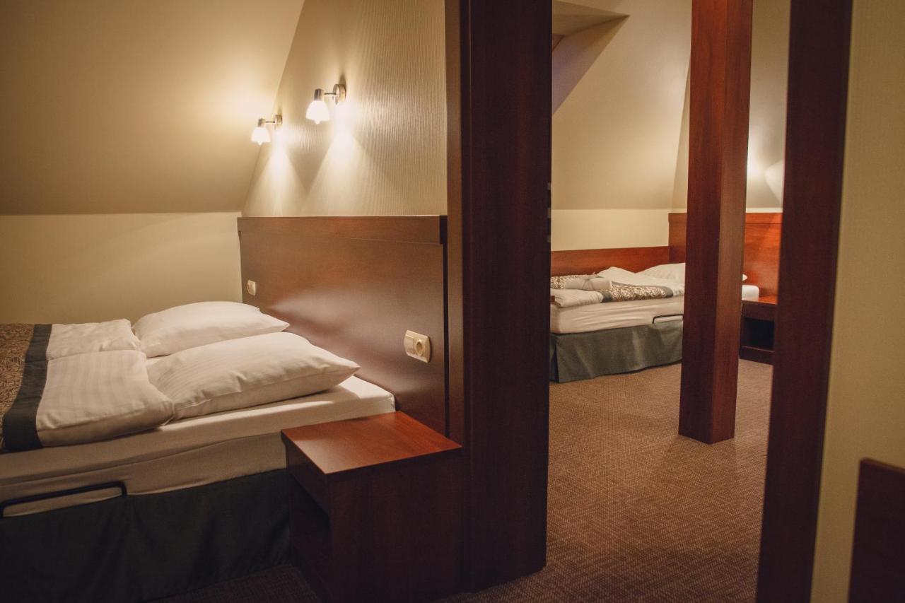 Nad Borkiem Hotel Kosarzyn  Ngoại thất bức ảnh