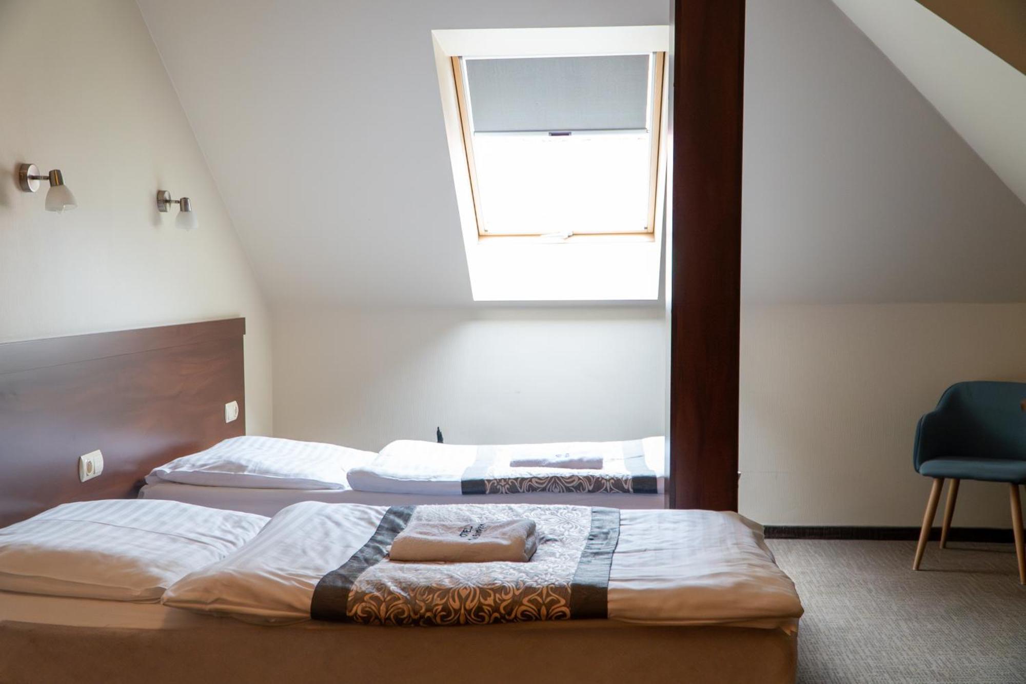 Nad Borkiem Hotel Kosarzyn  Ngoại thất bức ảnh